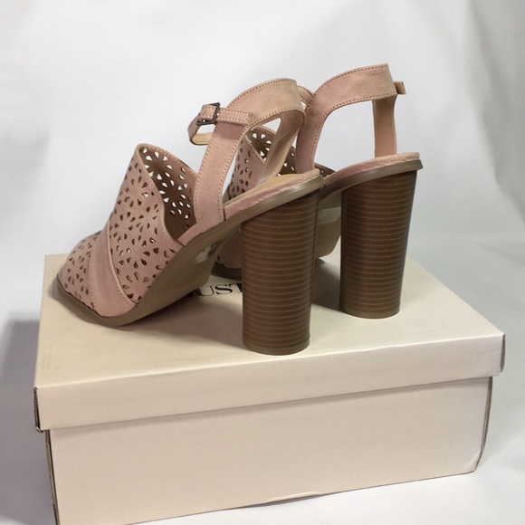 Dream Round Heel Sandals - size 10 - Picture 8 of 9